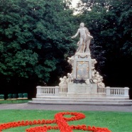 Wolfgang Amadeus Mozart stature